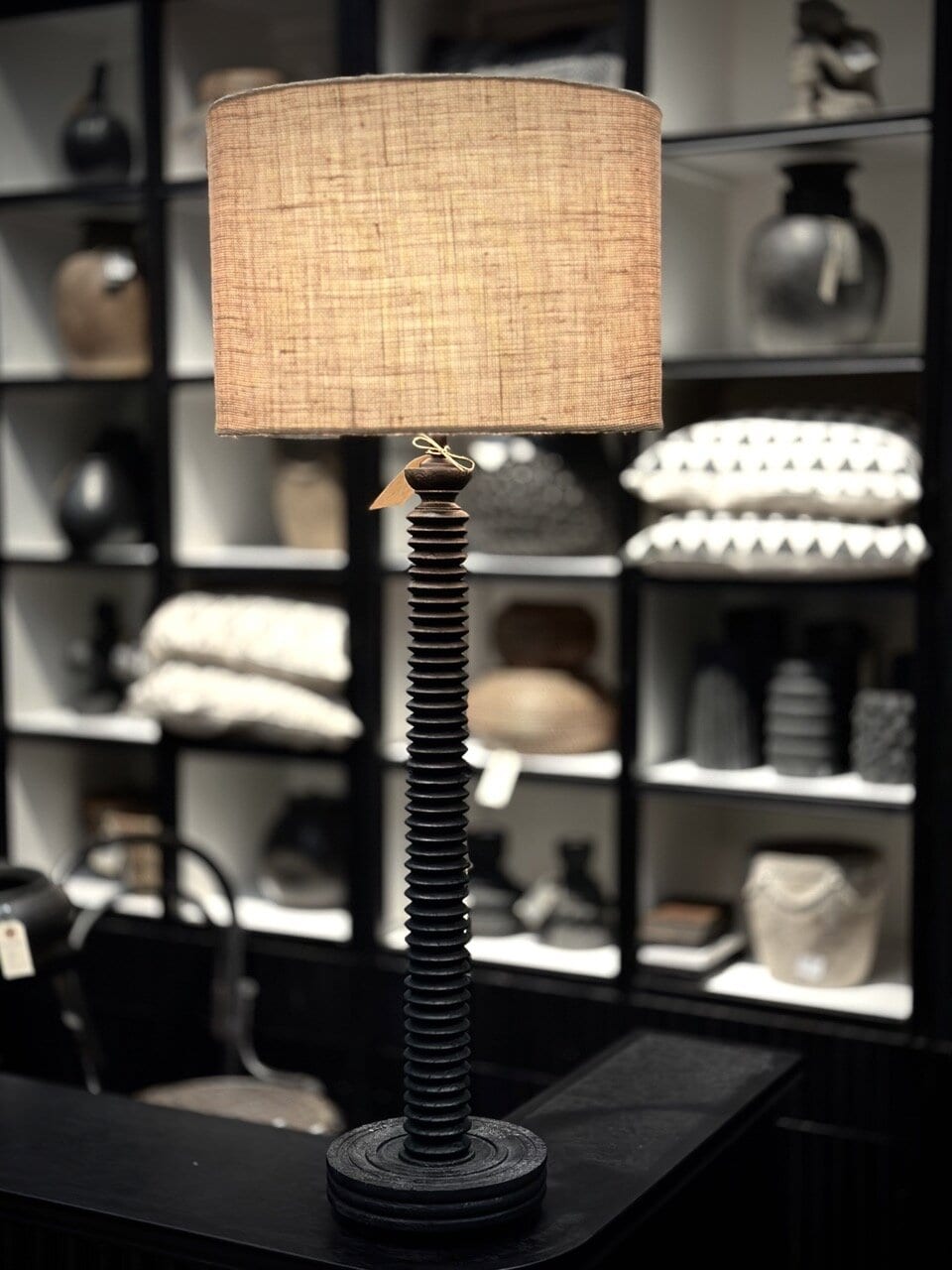 PURA table lamp, black with natural straight jute shade