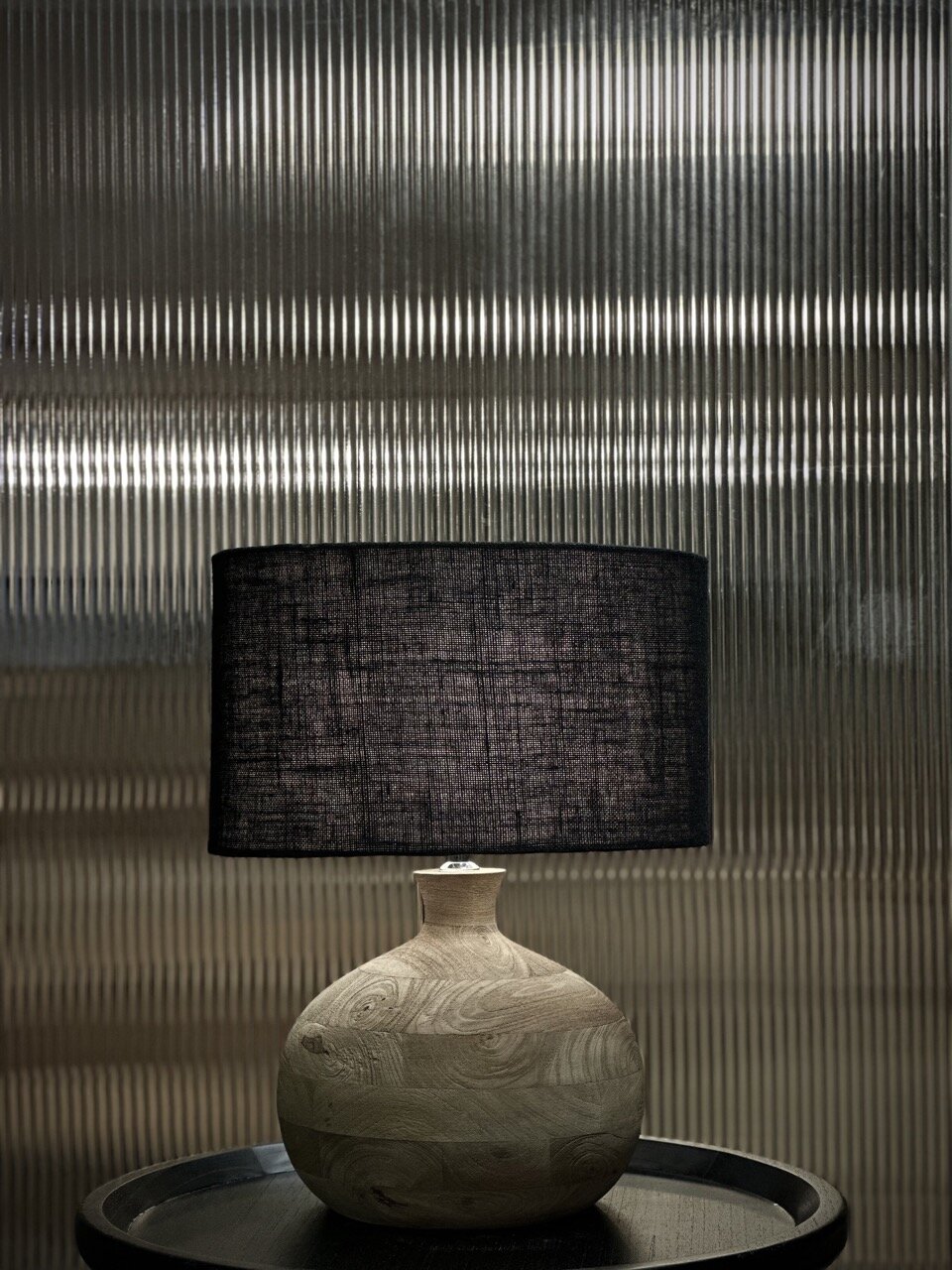 IZA table lamp, natural with black jute shade