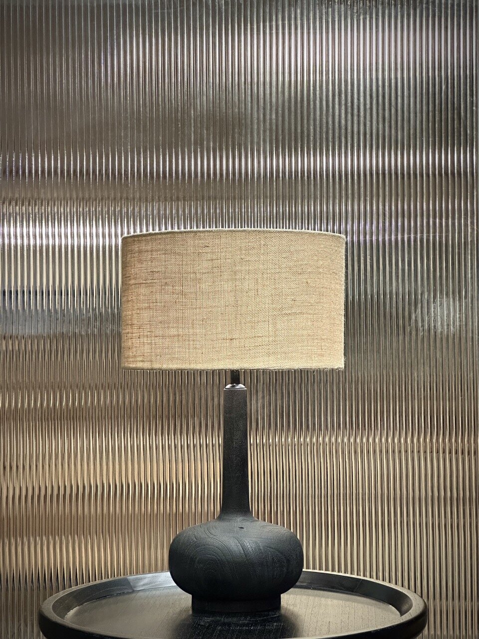 MIRA table lamp, black with natural jute shade