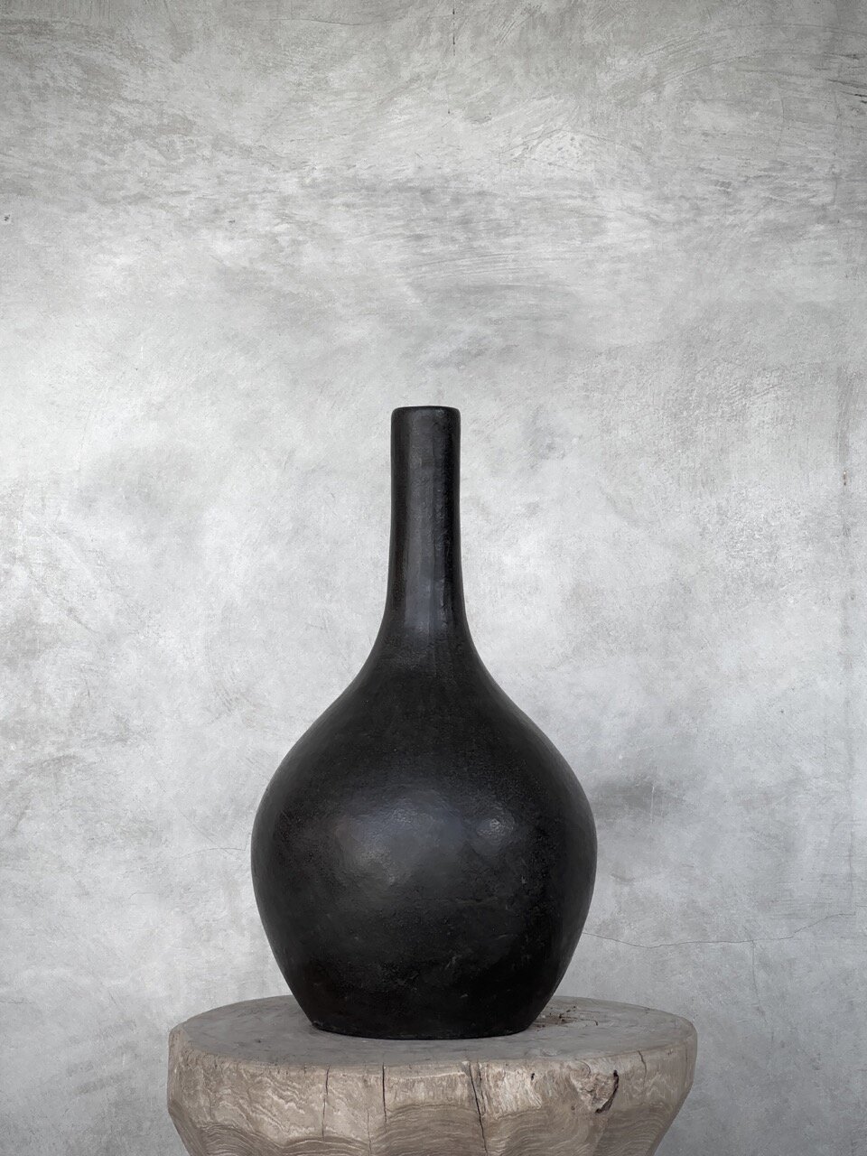 BESI vase large, black antique