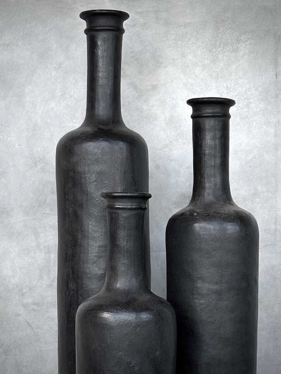 BOTOL medium clay bottle, antique black