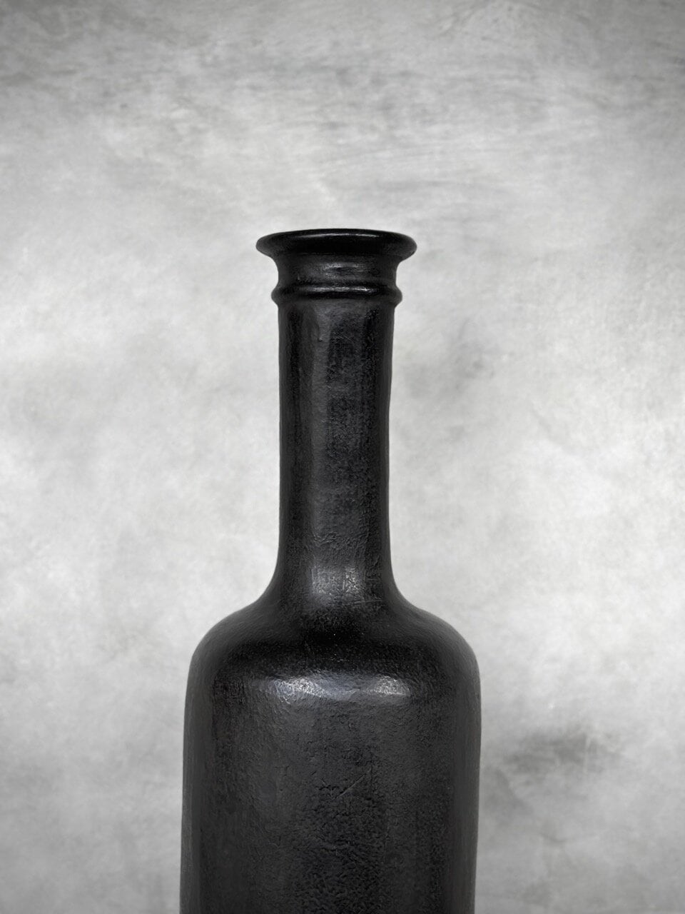 BOTOL medium clay bottle, antique black