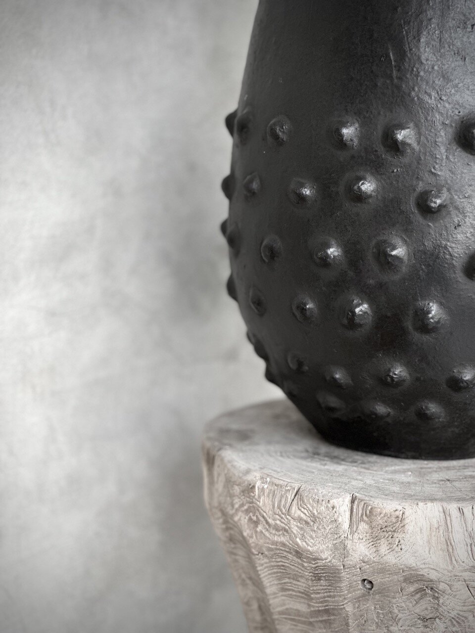 INDURI big pot with dots, antique black