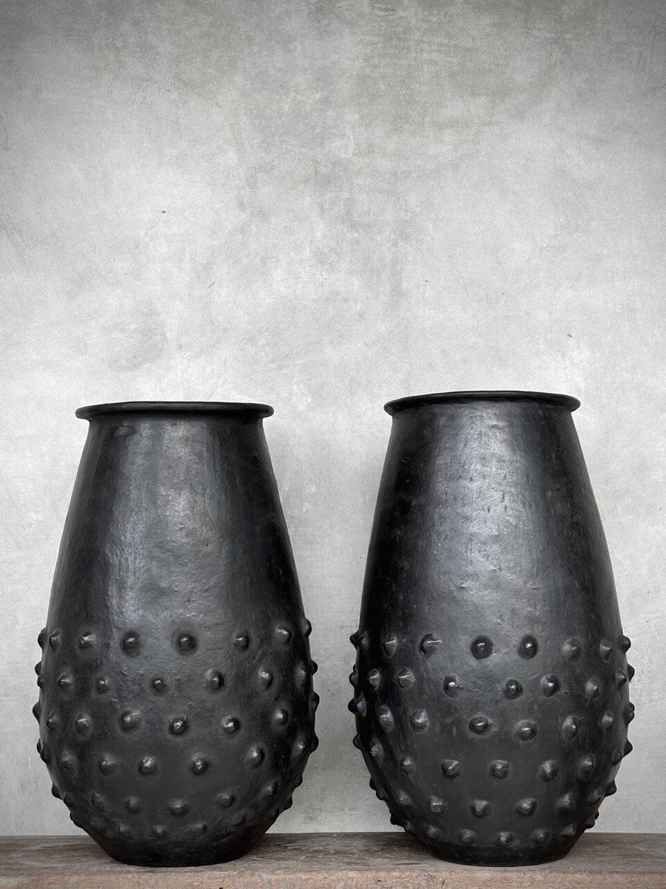 INDURI big pot with dots, antique black