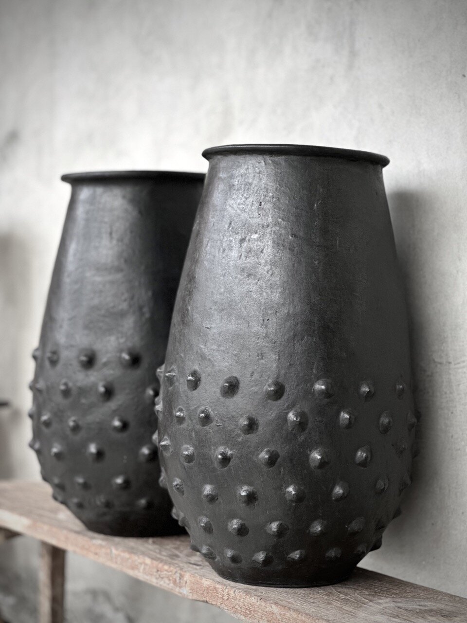 INDURI big pot with dots, antique black