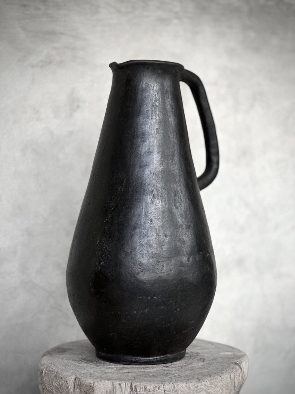 LOLO pitcher/vase, black antique 