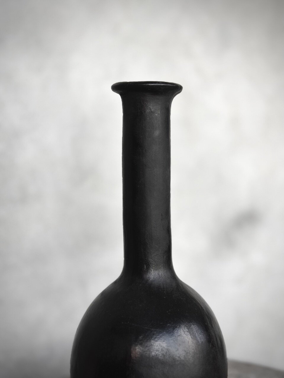 DISA vase black antique