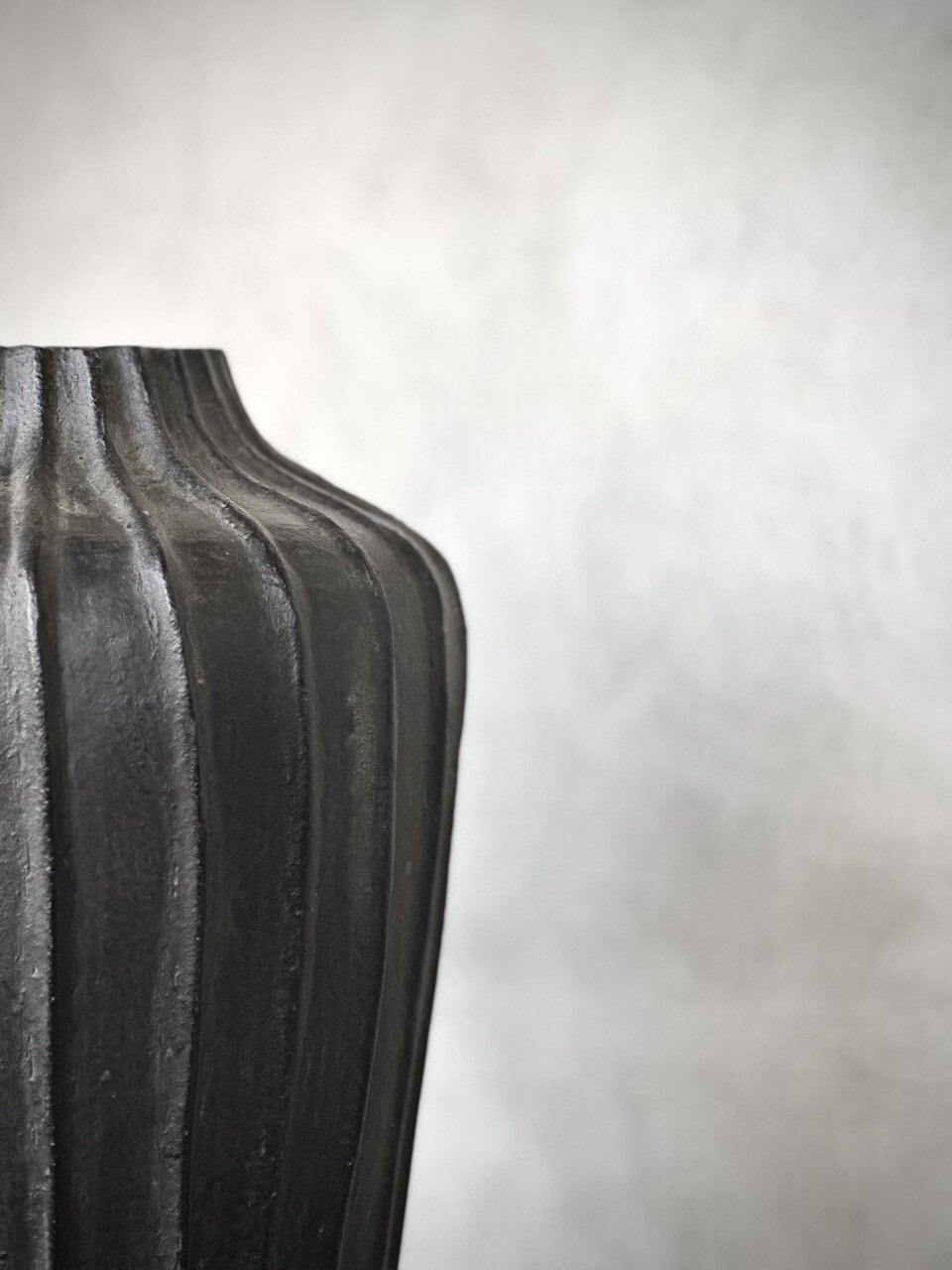 GAYA vase, black antique