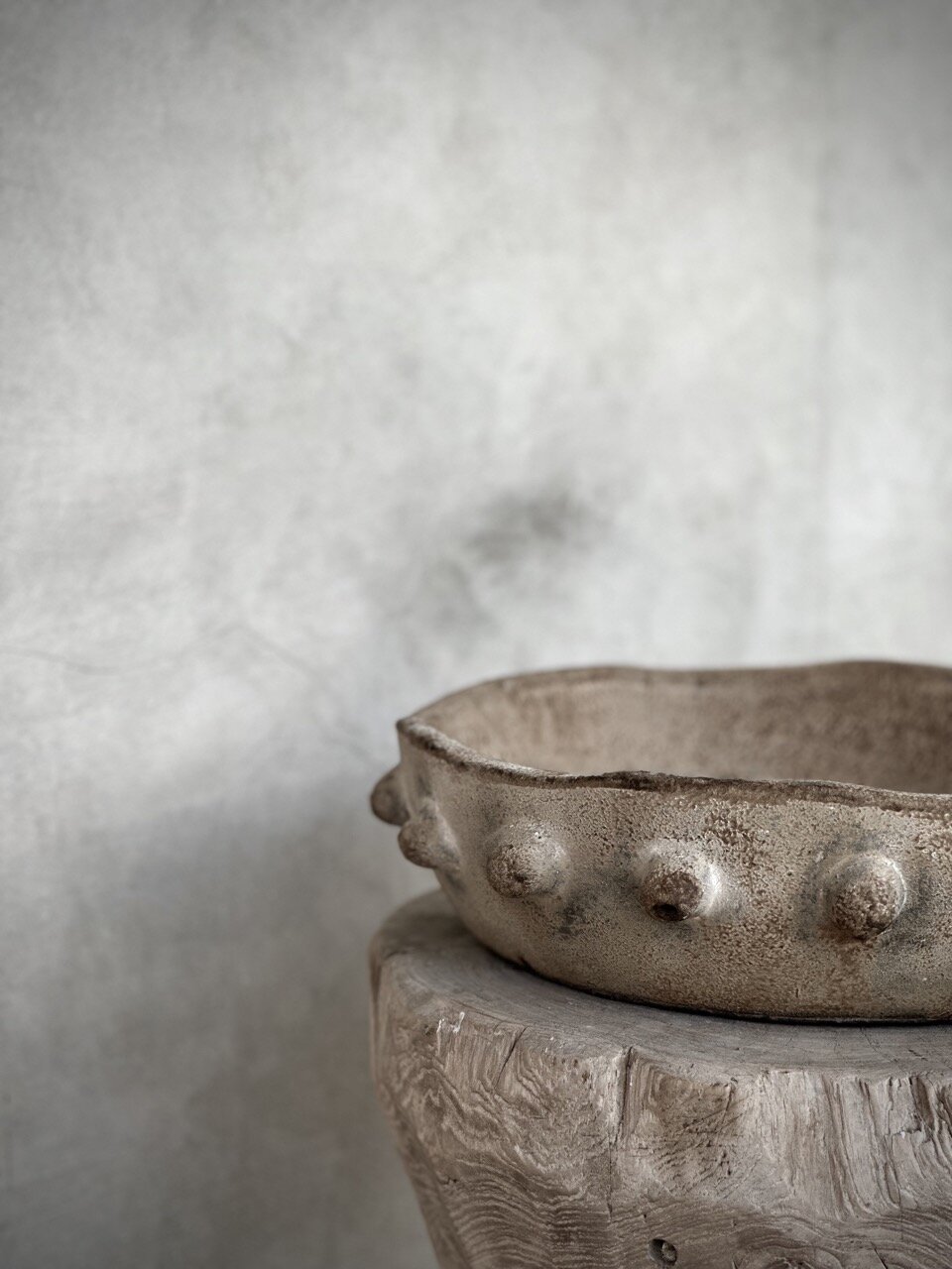 TATU bowl with dots, sand antique