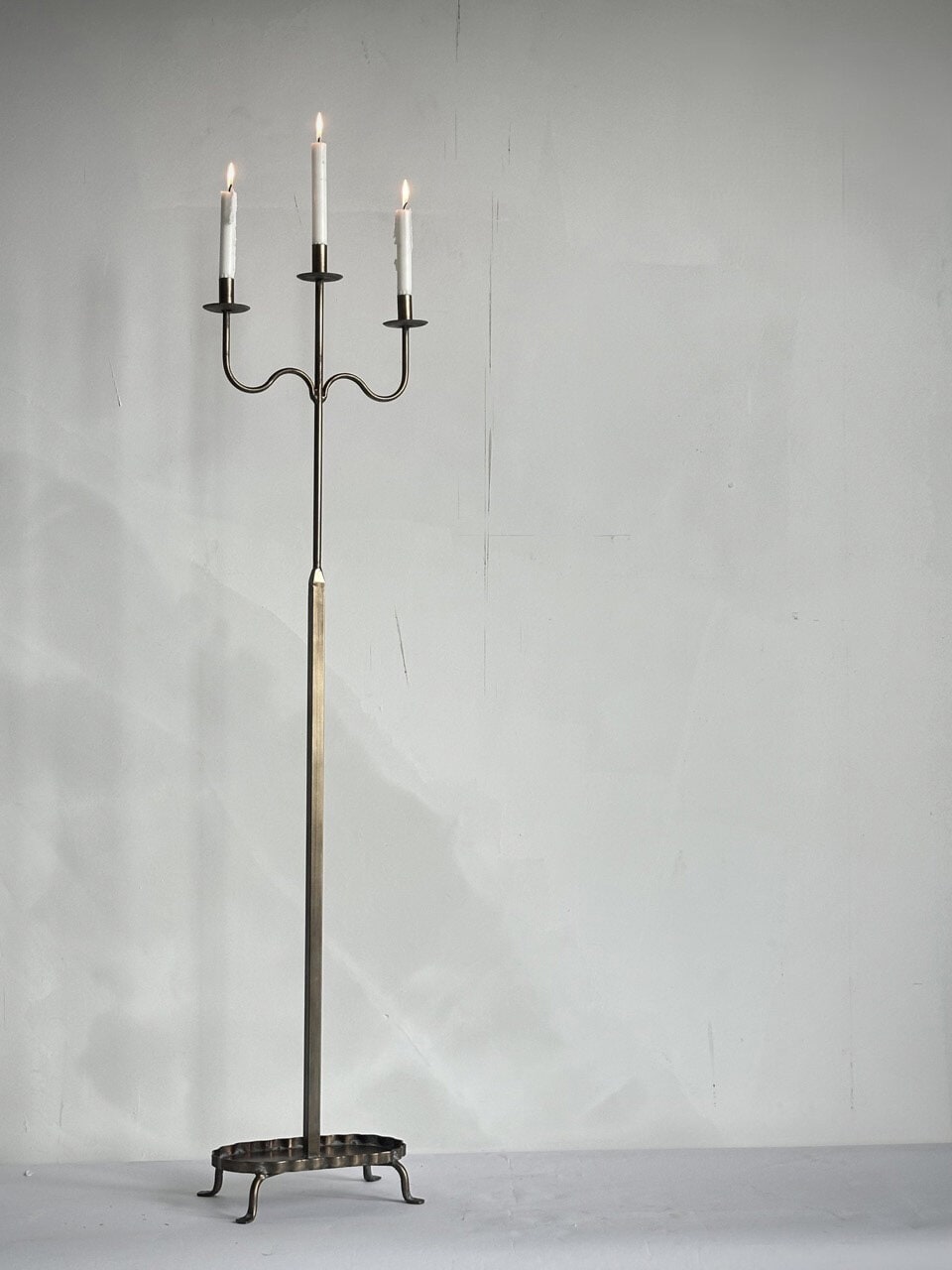 LONA floor candle holder 3 arms, vintage brass