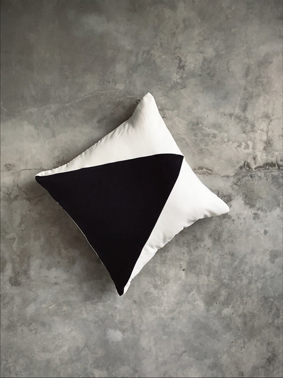 MAXIME velvet cushion cover, off-white/black