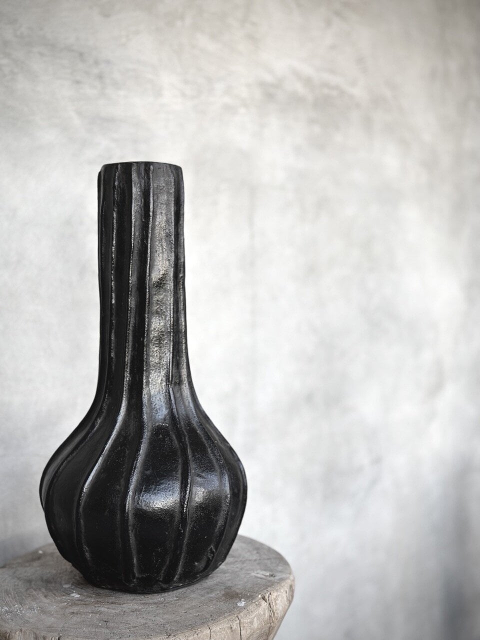 JOYO vase, black antique