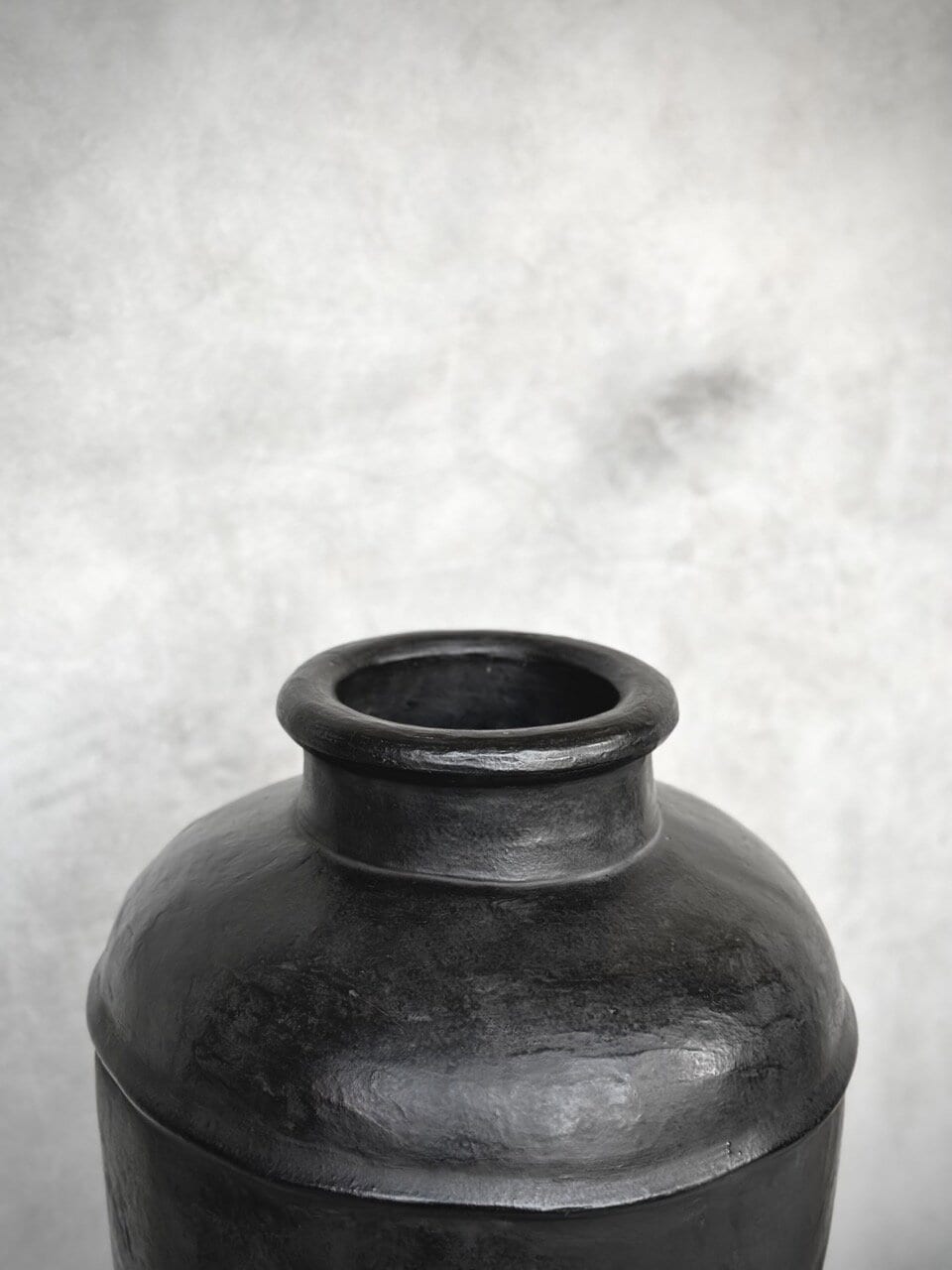 BOWO big urn, black antique,