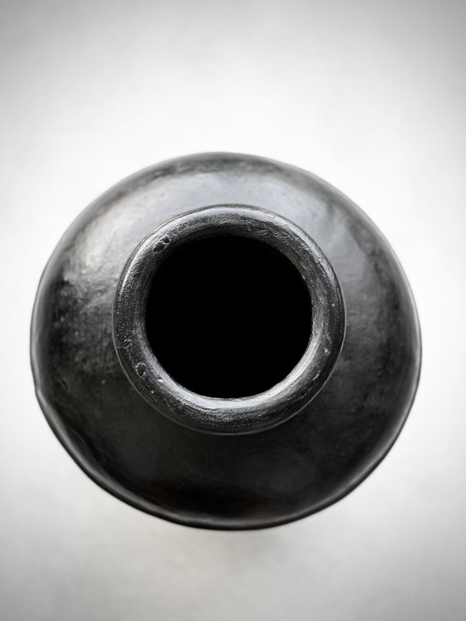 BOWO big urn, black antique,